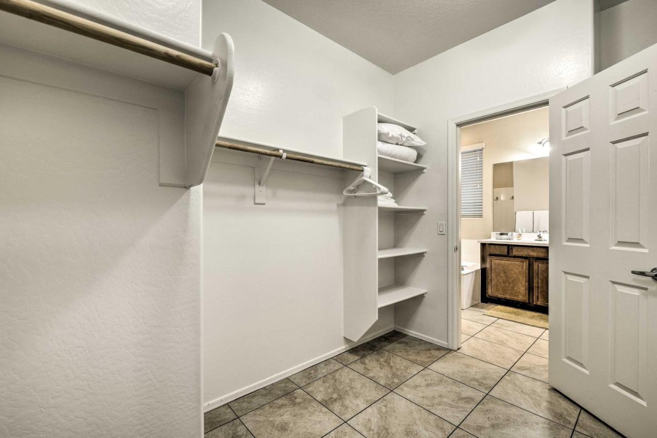 Holiday home With Heated Pool 7 Mi To Downtown! *