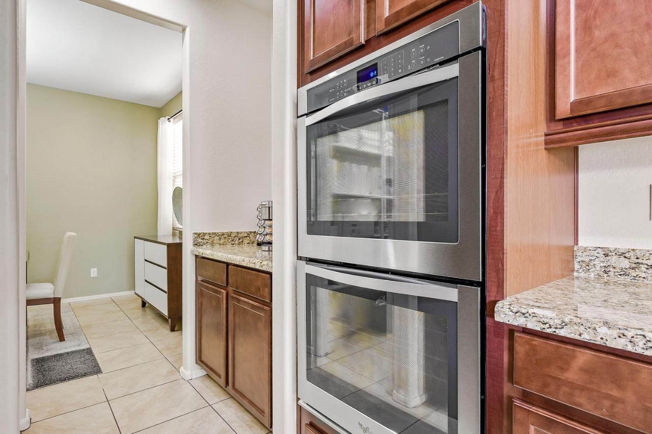 With Heated Pool 7 Mi To Downtown! *