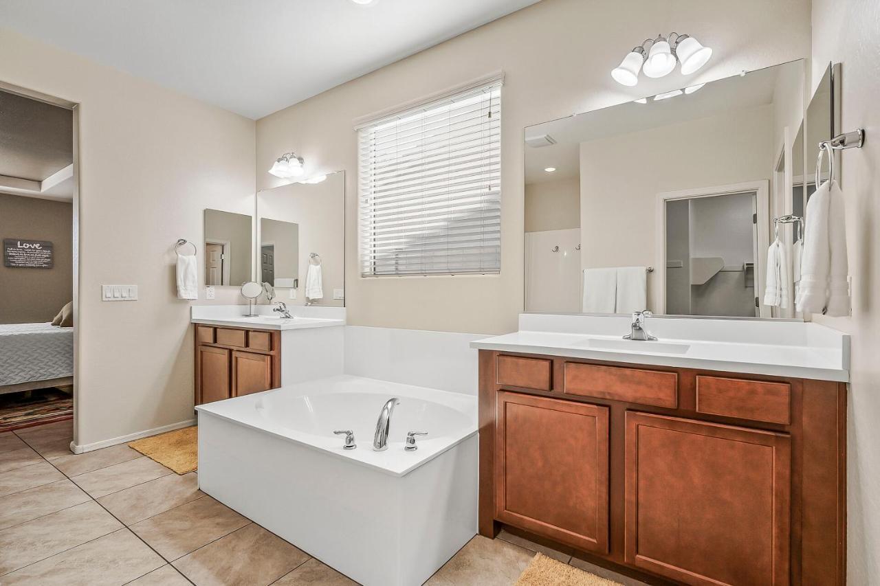 With Heated Pool 7 Mi To Downtown! Holiday home *