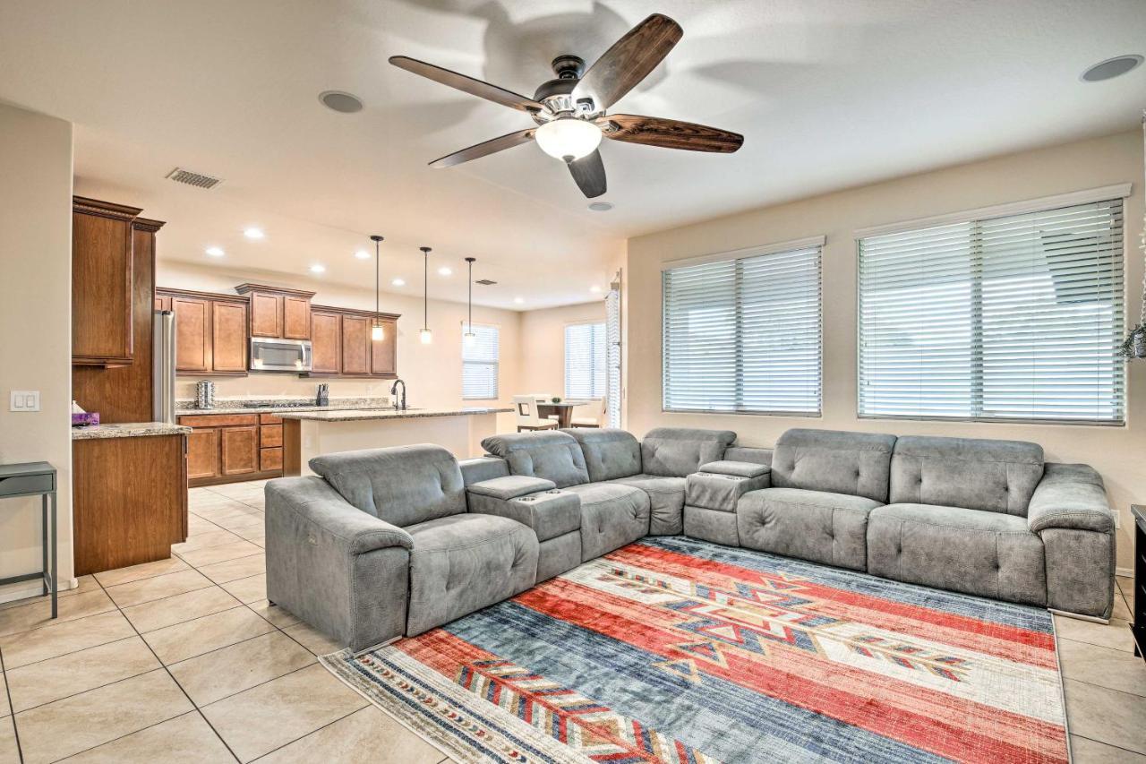 With Heated Pool 7 Mi To Downtown! Holiday home
